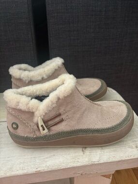 MERRELL SPIRIT TIBET LOW WINTER SHOES Taupe Brown WOMEN'S Size 8.5 Shearling